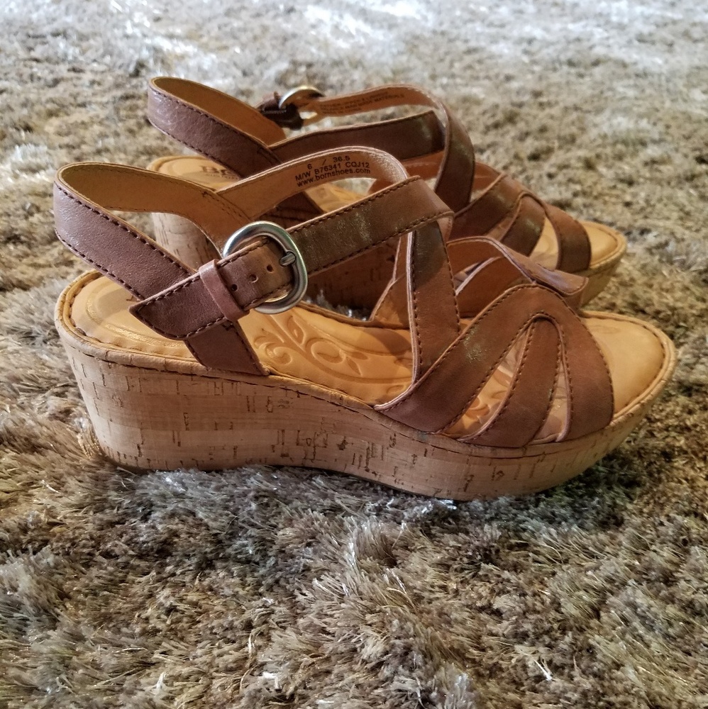 Natural wedge Born sandals